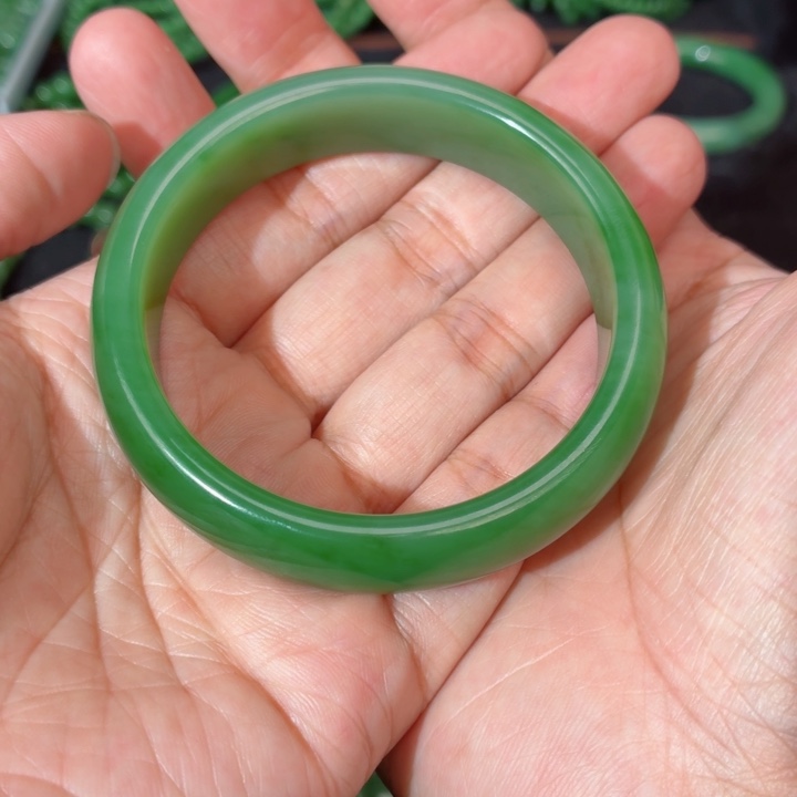 月***兮和田玉（碧玉）未镶嵌手镯