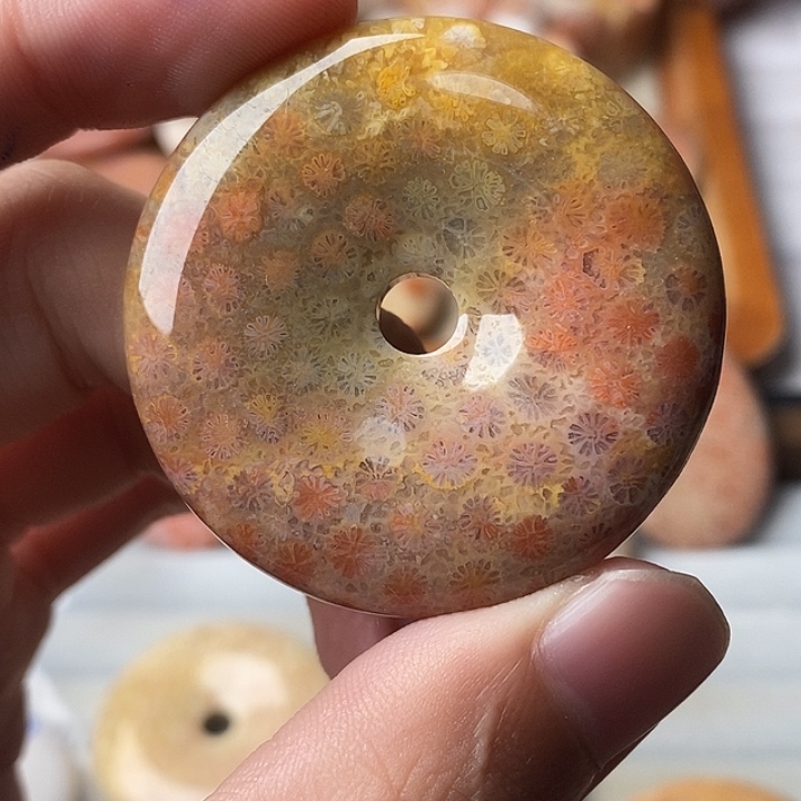 大***兄硅化玉未镶嵌颈饰