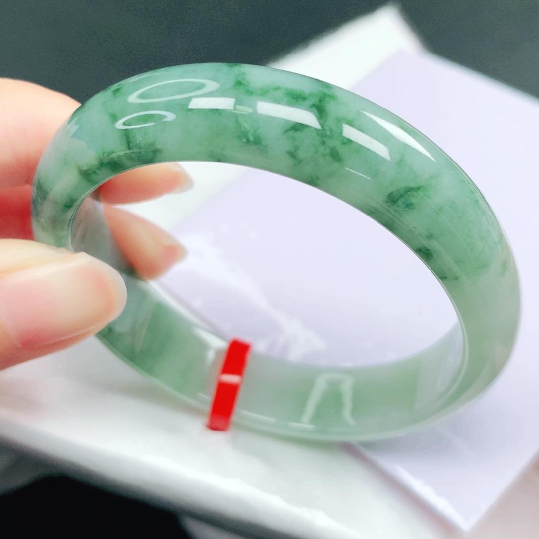 翡翠未镶嵌手镯54贵