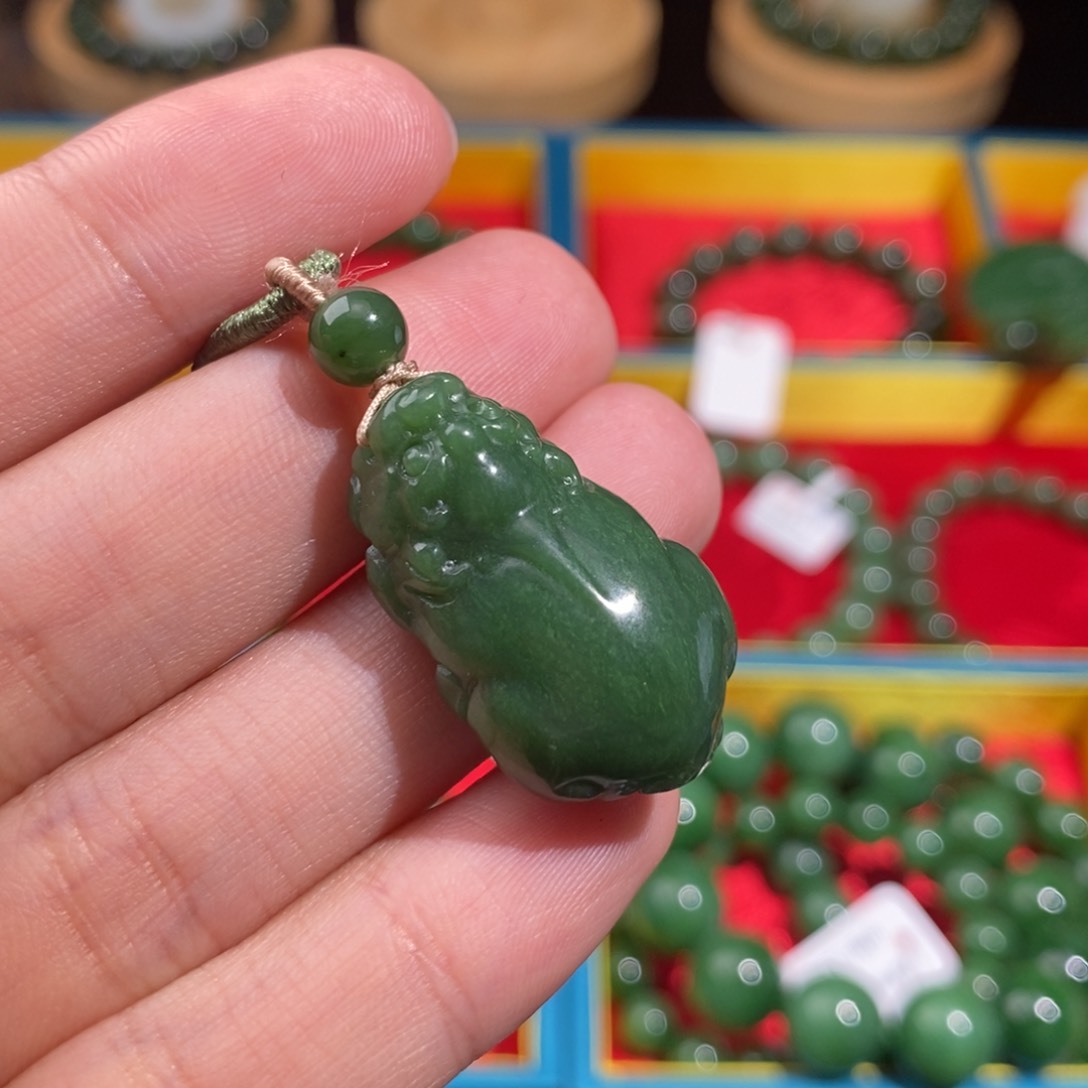 和田玉（碧玉）颈饰未镶嵌小纹