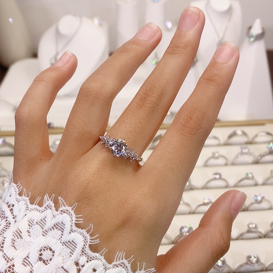 925银合成碳硅石柏林情书1克拉12圈口