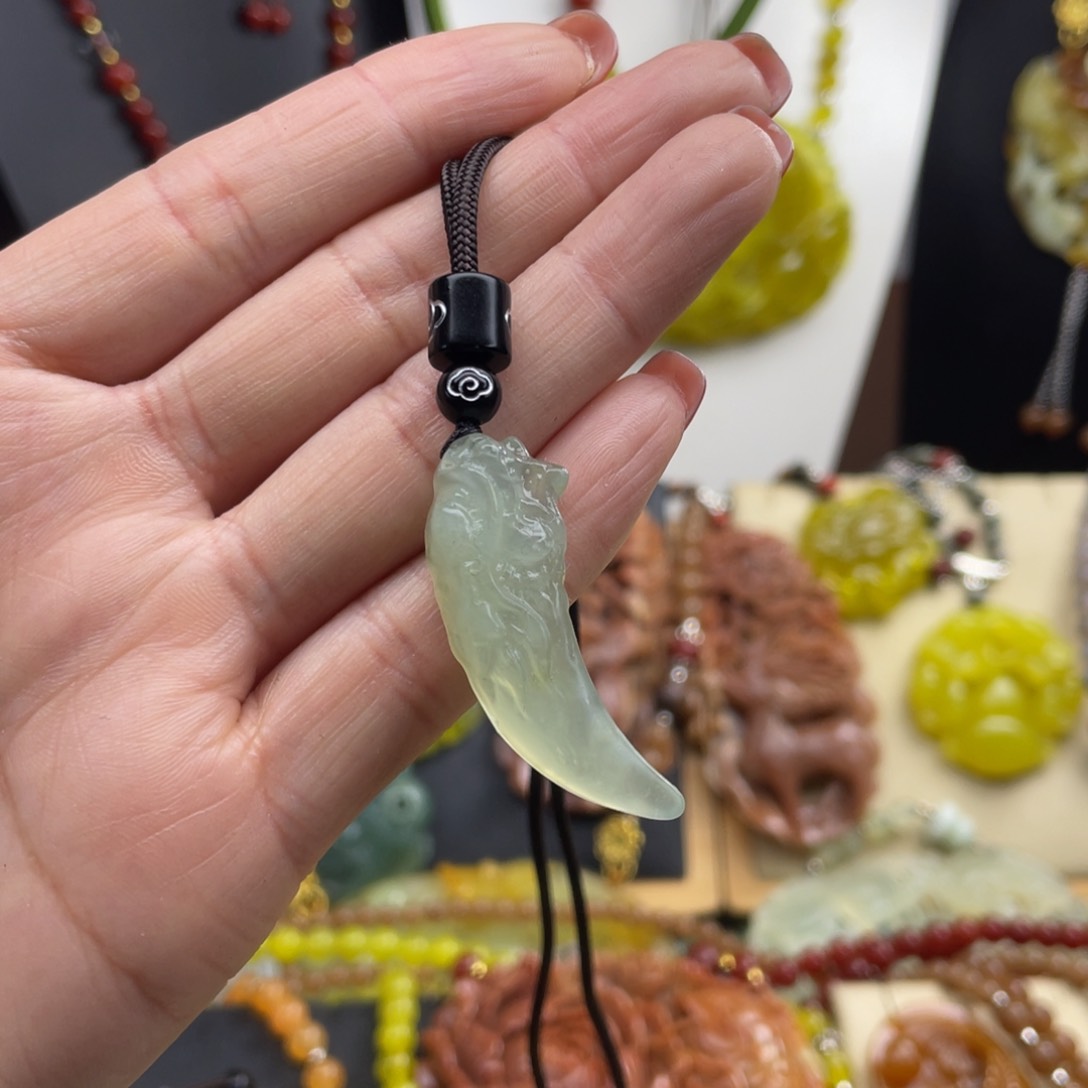 未镶嵌蛇纹石玉颈饰