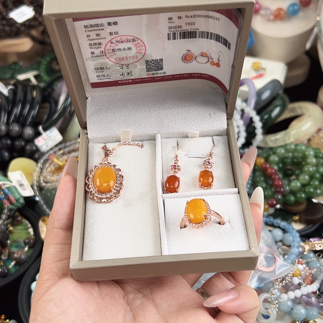 手链琥珀未镶嵌草****?