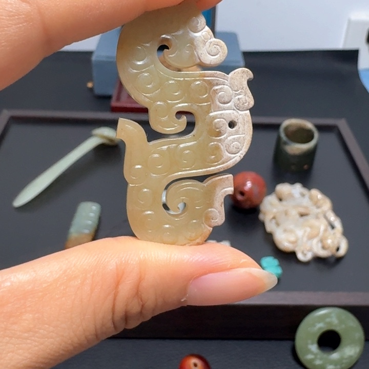 Z***и和田玉未镶嵌颈饰