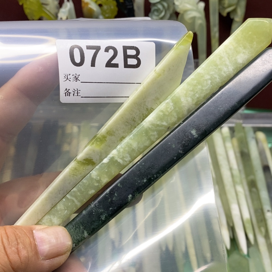 一***子蛇纹石玉合金颈饰