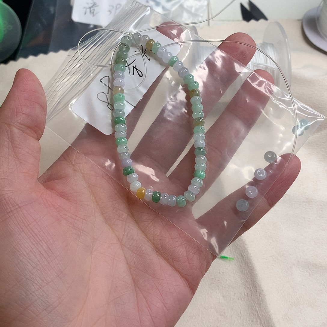 潼****翡翠未镶嵌颈饰手串