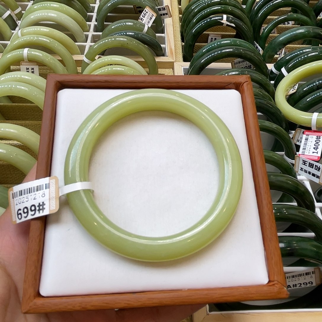 未镶嵌手镯和田玉