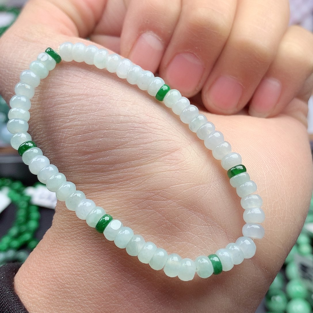 翡翠颈饰未镶嵌手串
