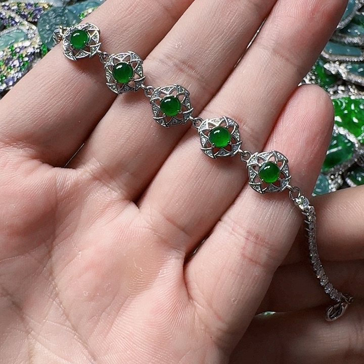 翡翠颈饰未镶嵌天然A货翡翠放漏