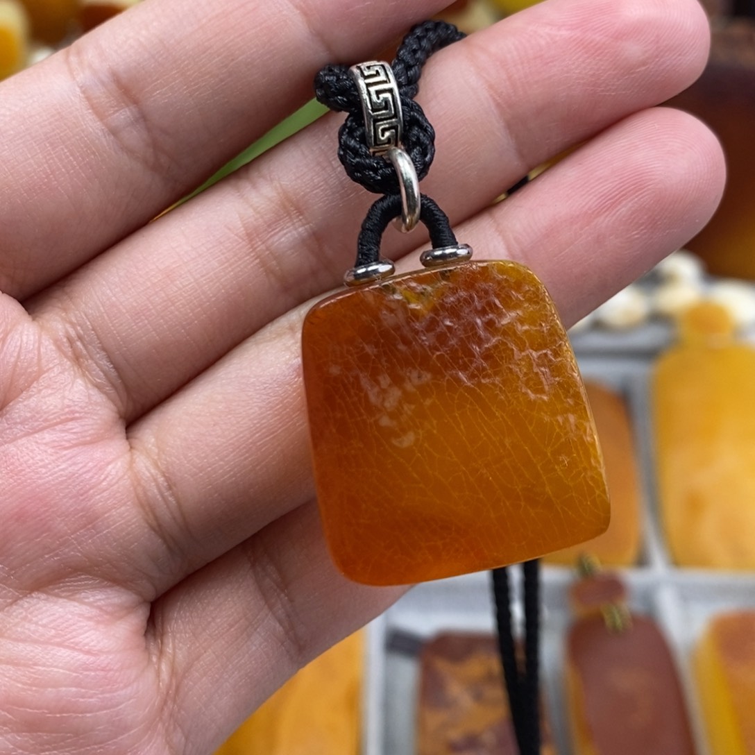 琥珀吊坠(赠链)未镶嵌