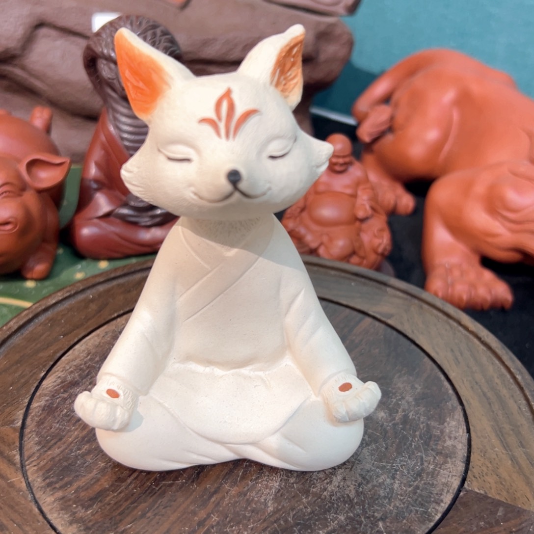 紫砂茶宠全手白段狐仙