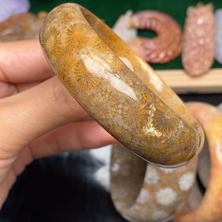 硅化珊瑚（珊瑚玉）手镯未镶嵌56.5