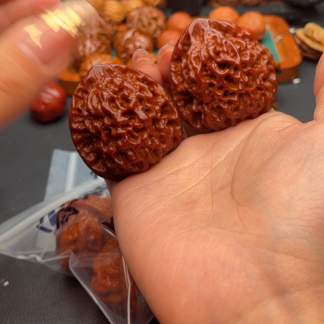 小***志文玩核桃把件官帽