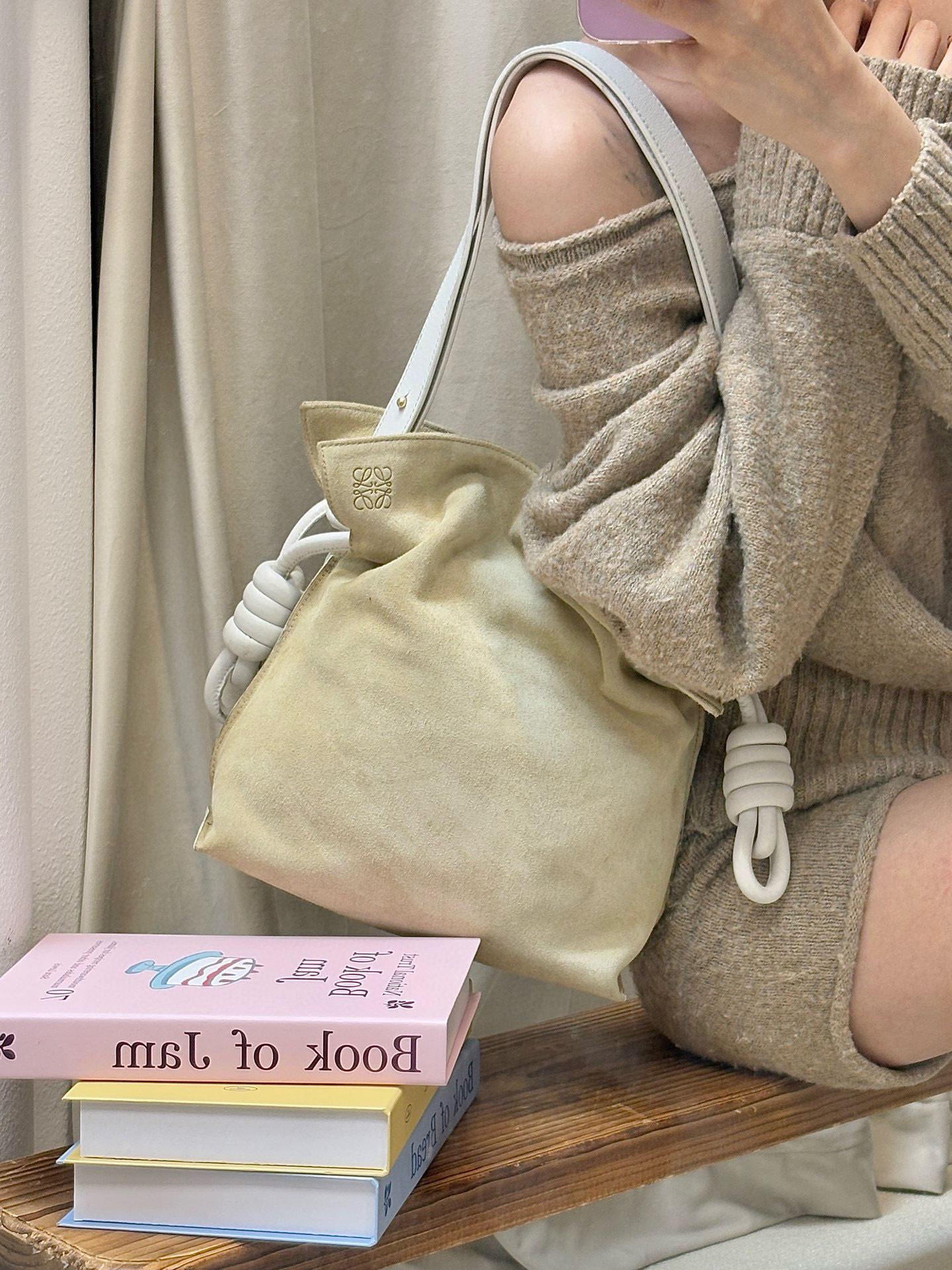 95新 LOEWE/罗意威 loewe 奶茶色麂皮福袋单肩包 (K)