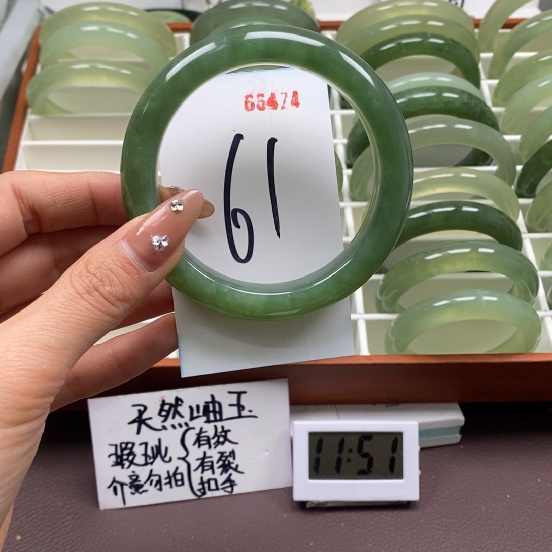 蛇纹石玉手镯未镶嵌