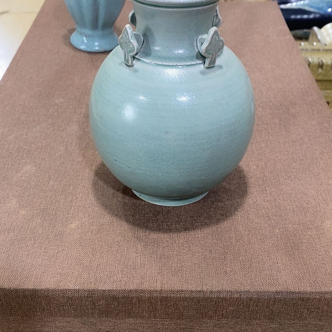 儒***人越窑的一个小罐子