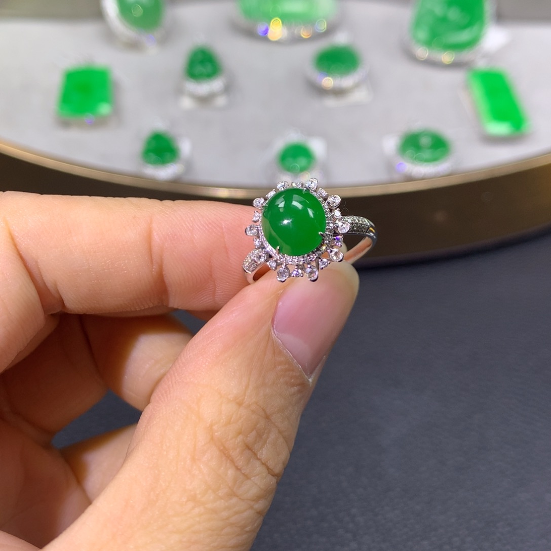 翡翠戒指18K金镶嵌翡翠