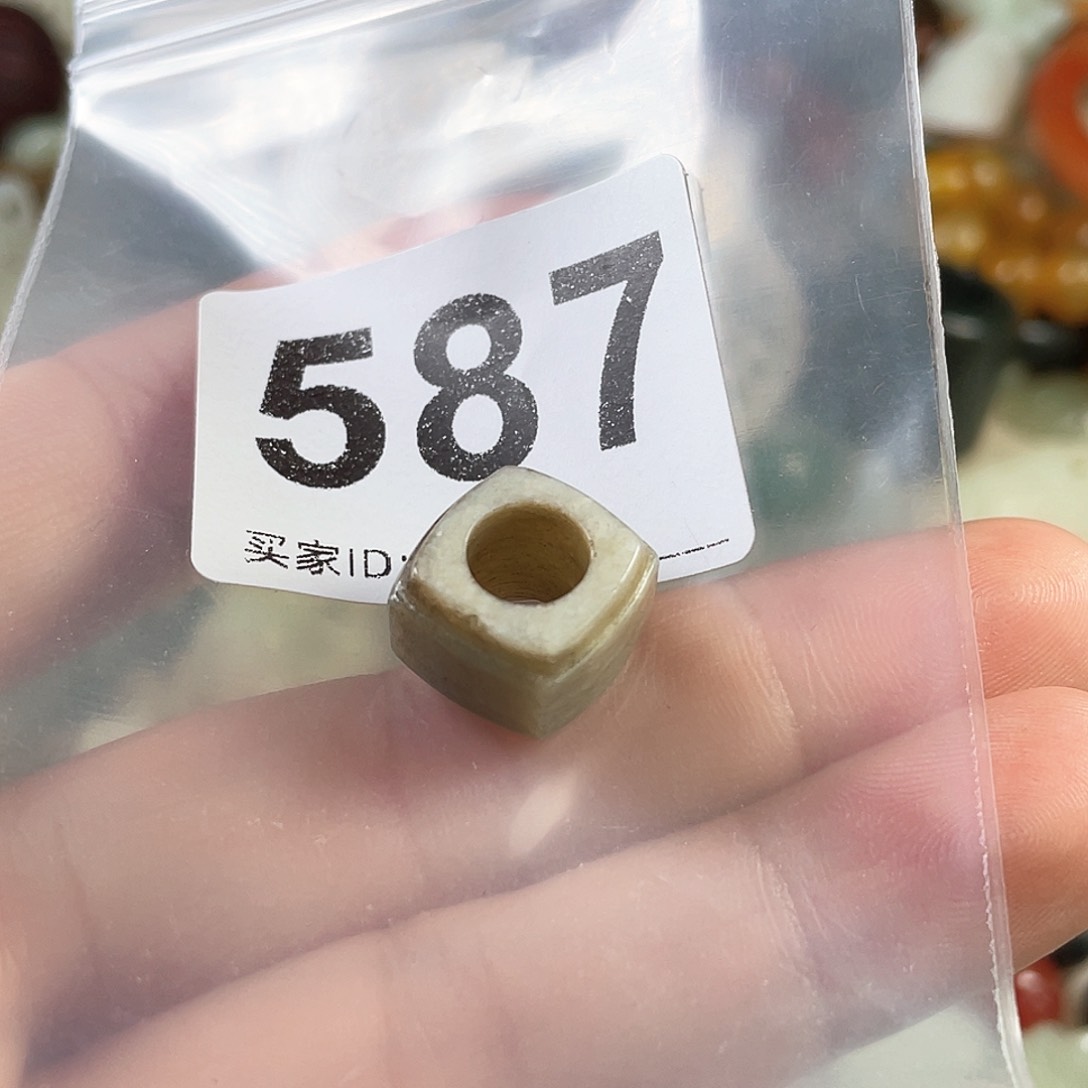 和田玉（糖玉）颈饰未镶嵌