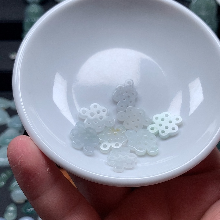 翡翠未镶嵌颈饰翡翠首饰