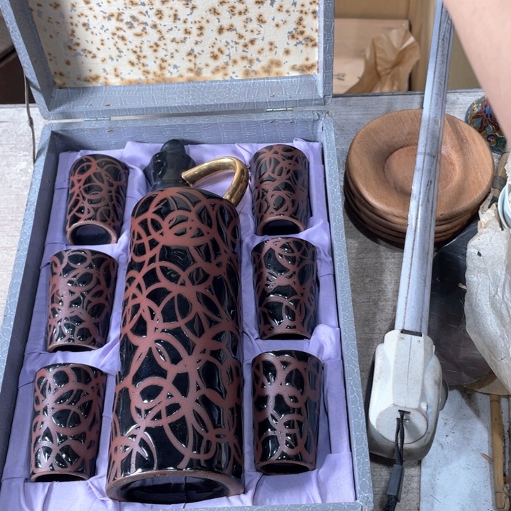 壶**喝新亿阁祝福大家新年快乐