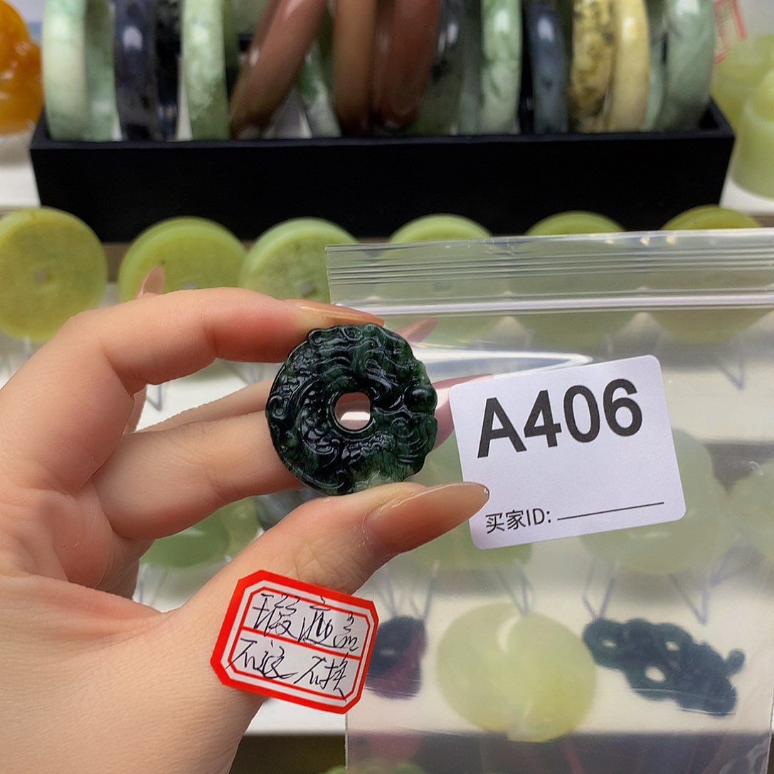 蛇纹石玉颈饰未镶嵌