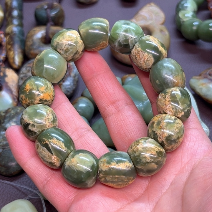 岫岩河磨玉（透闪石质玉）挂件未镶嵌温**俗