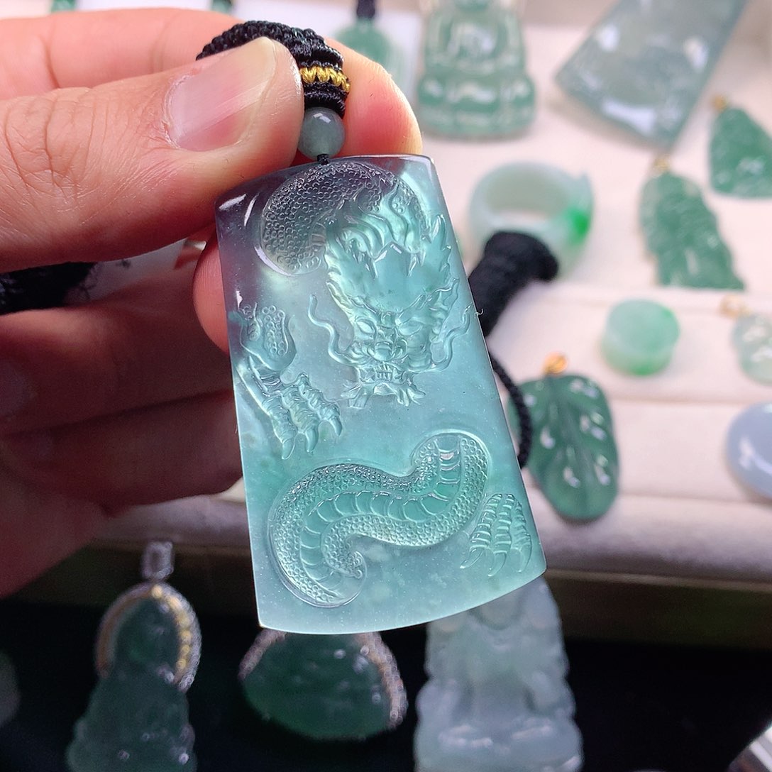 翡翠颈饰未镶嵌翡翠