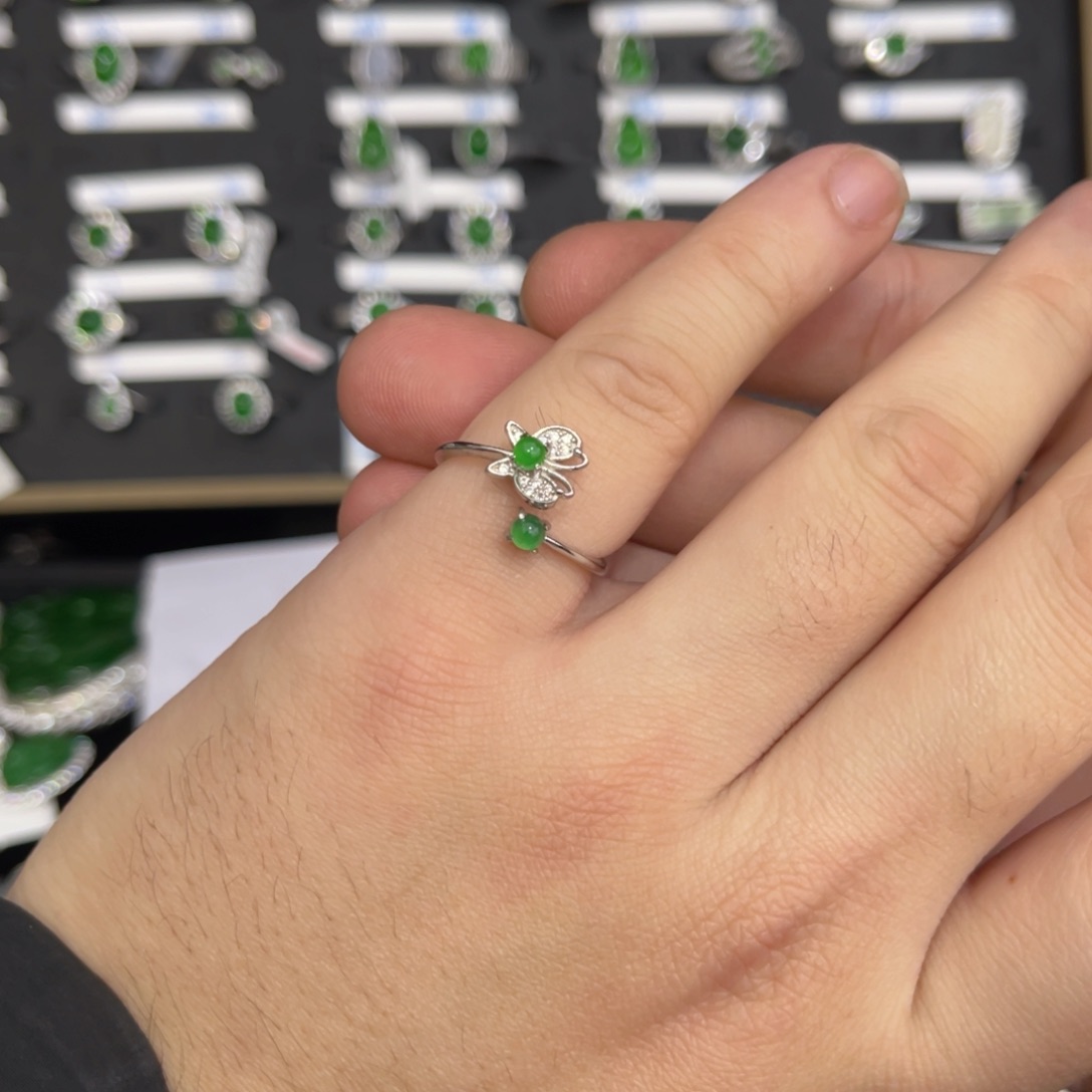 翡翠戒指银S925镶嵌翡翠戒指