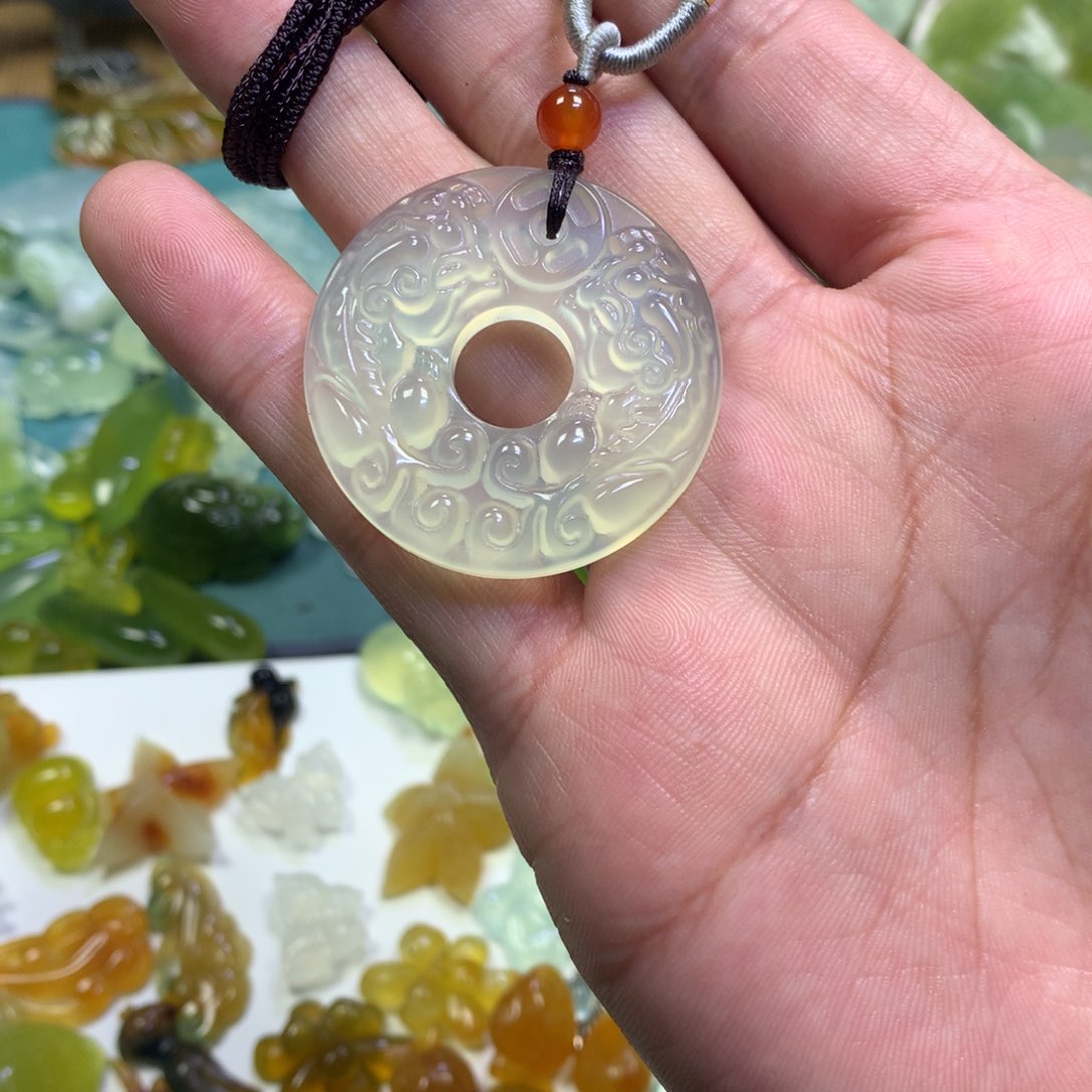 岫玉颈饰未镶嵌单面貔貅扣