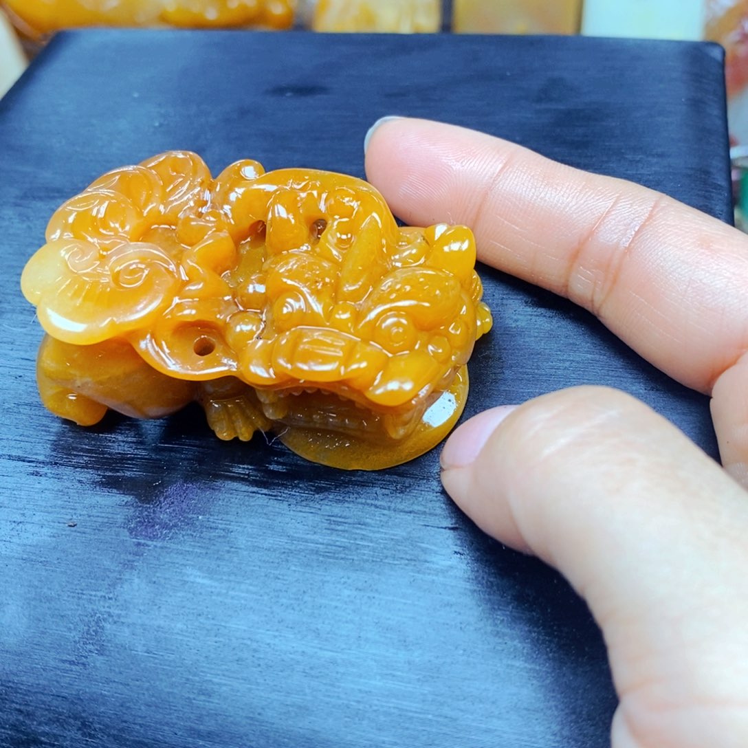 石英质玉（黄龙玉）颈饰未镶嵌