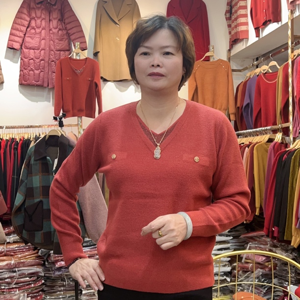 时尚女士毛衣女款长袖圆领休闲秋冬百搭针织衫女装