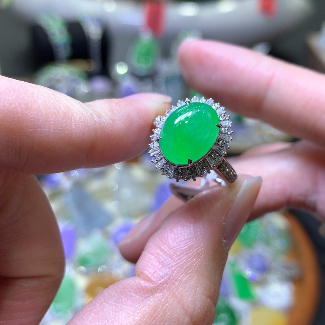 【闪购商品】翡翠颈饰18K金镶嵌翡翠吊坠项链