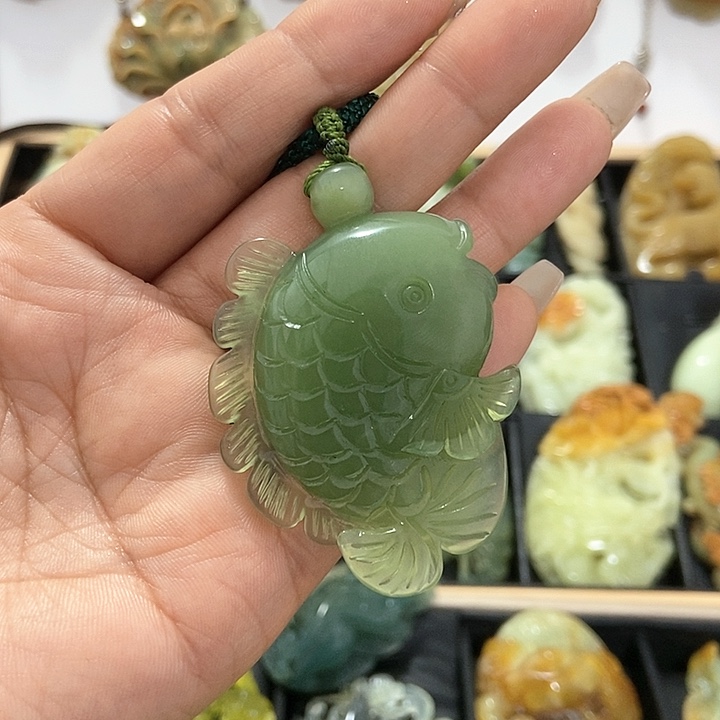 蛇纹石玉挂件未镶嵌春**开