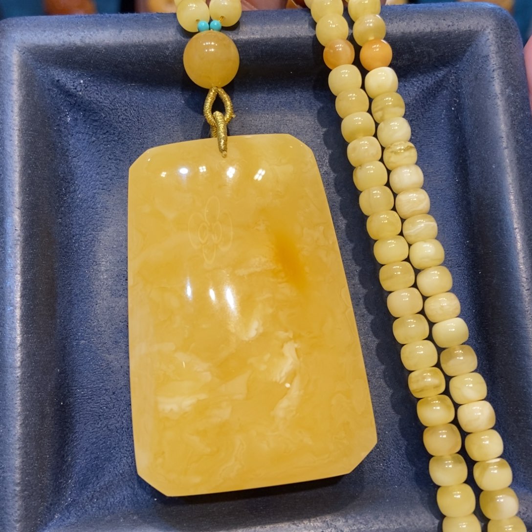 琥珀未镶嵌颈饰蜜蜡