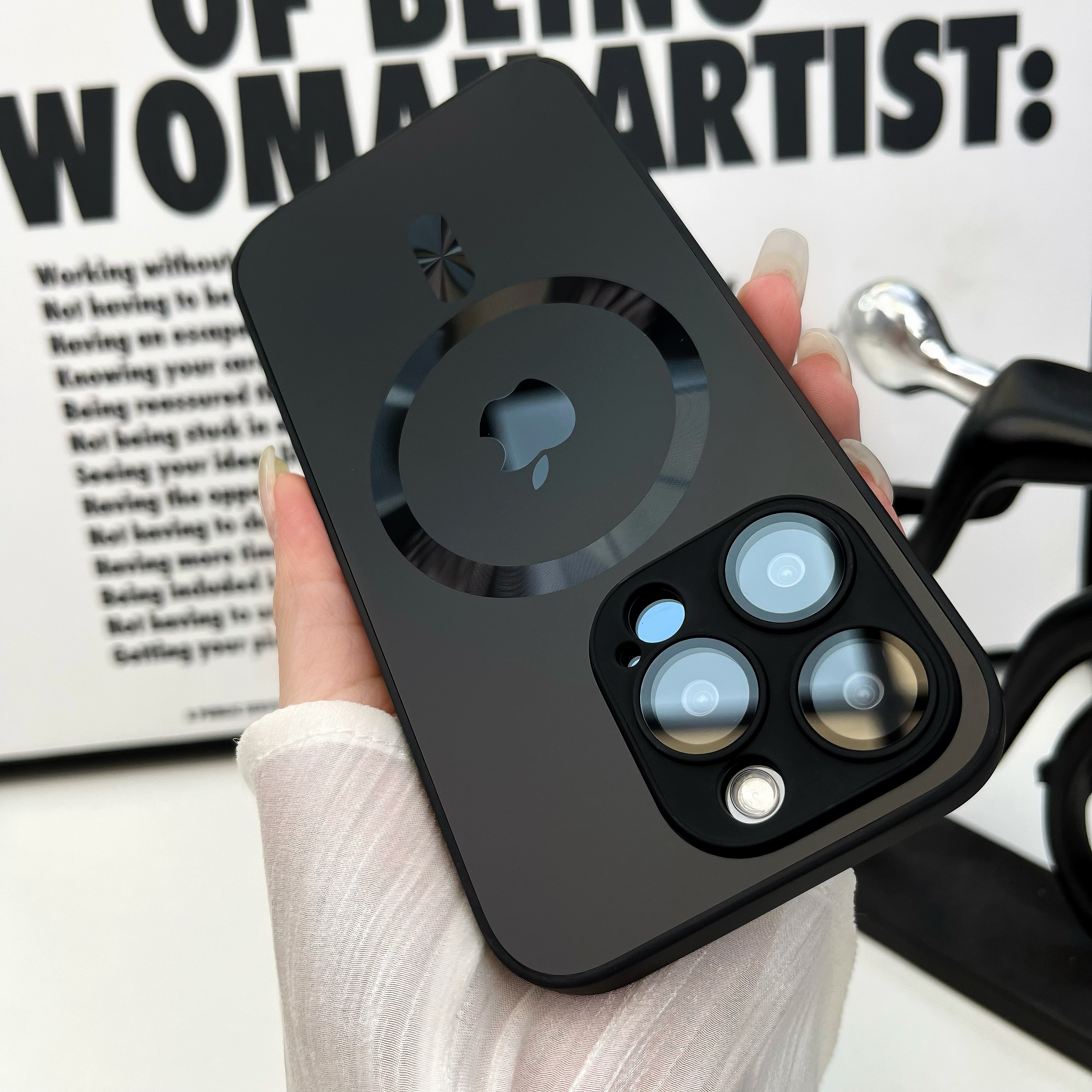 适用苹果17/16/15/14/13/12/11磁吸带镜头膜磨砂防摔全包手机壳