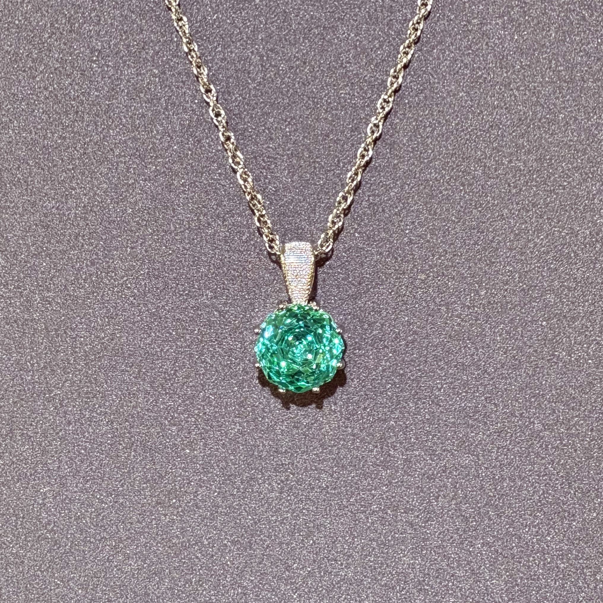 【高级定制】高贵典藏级祖母绿吊坠583