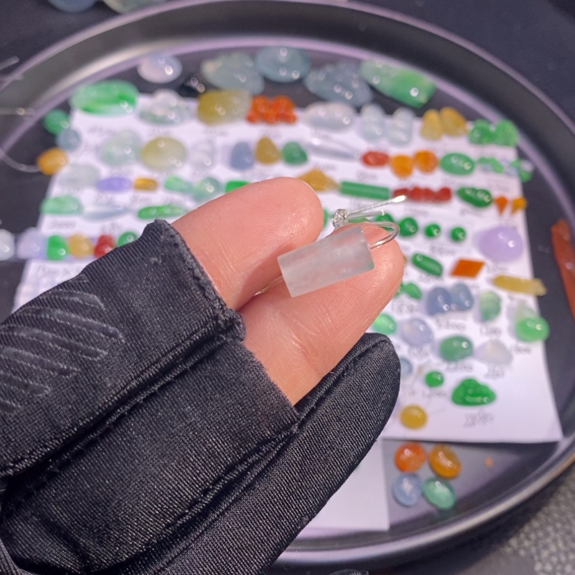 【闪购商品】翡翠挂件未镶嵌桶珠