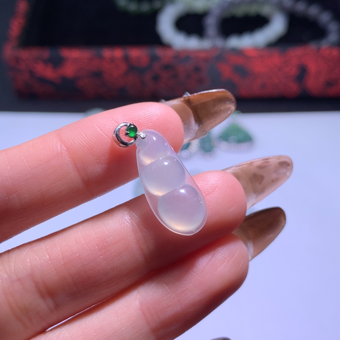 翡翠颈饰18K金镶嵌豆子