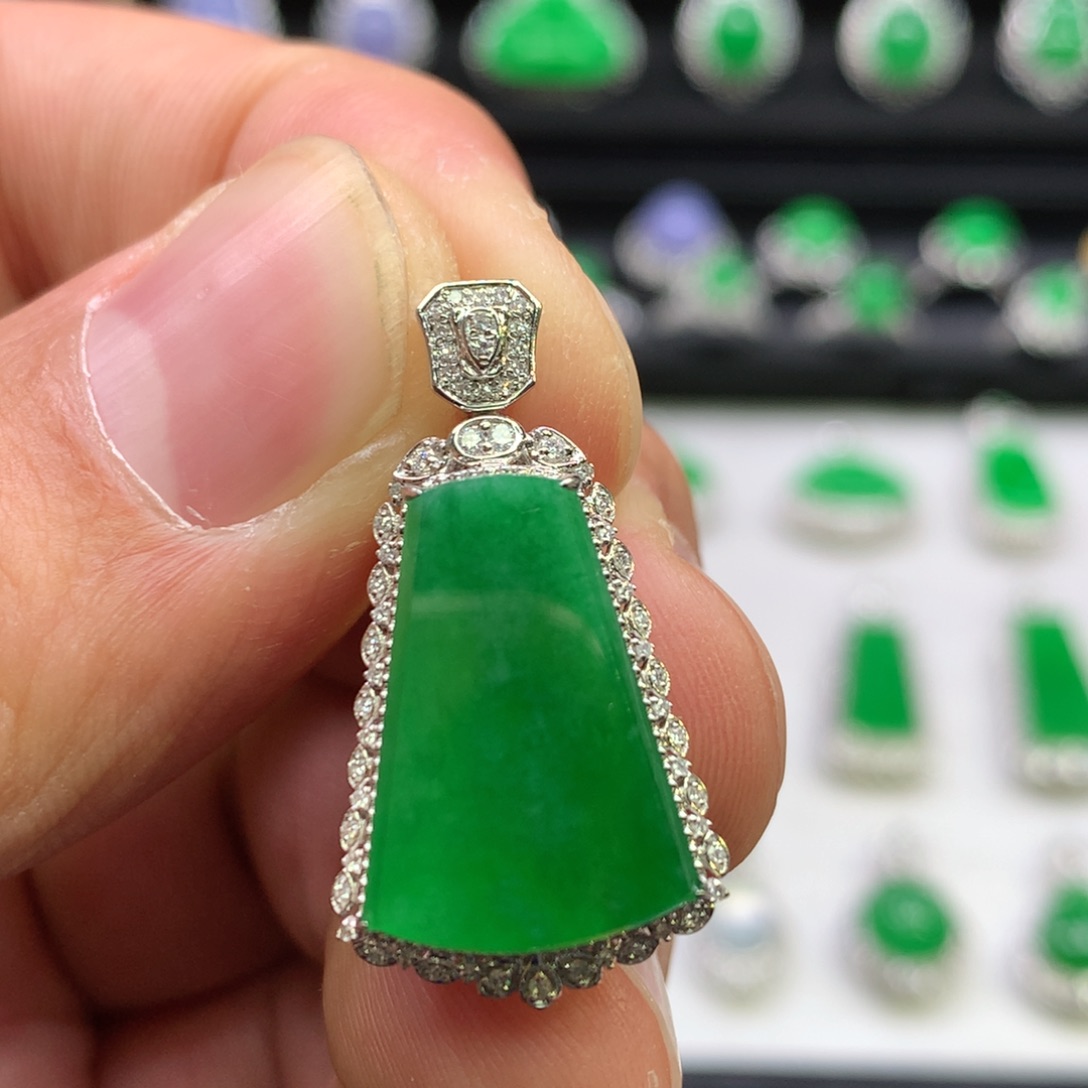 翡翠吊坠(不含链)18K金镶嵌