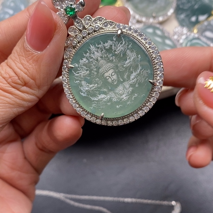 翡翠颈饰未镶嵌翡翠