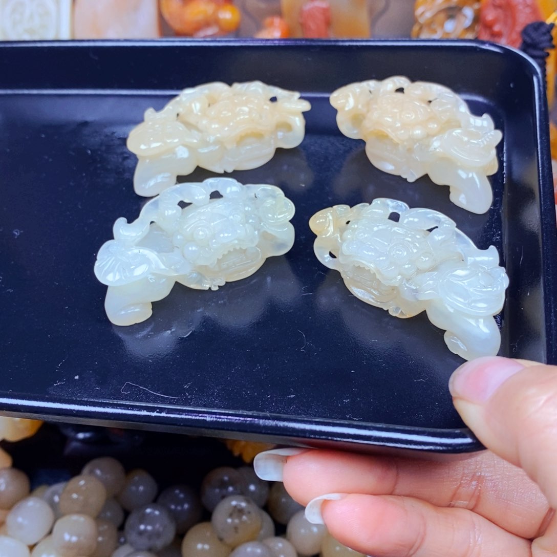 石英质玉（黄龙玉）未镶嵌颈饰