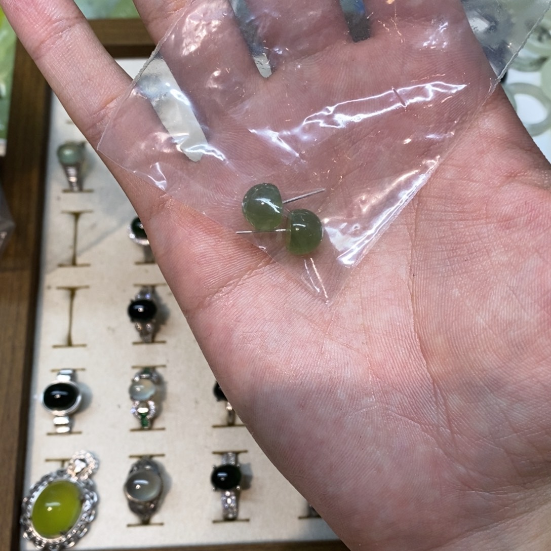 招***宝岫玉银S925镶嵌耳钉