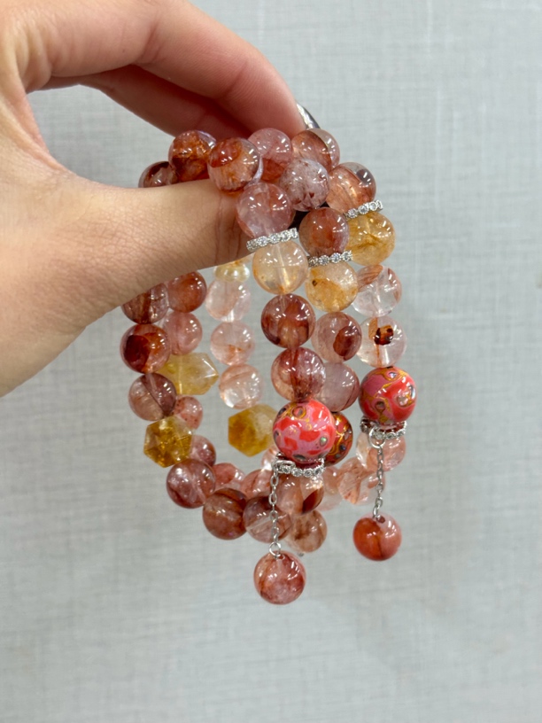 A064红胶花滴流设计款手串