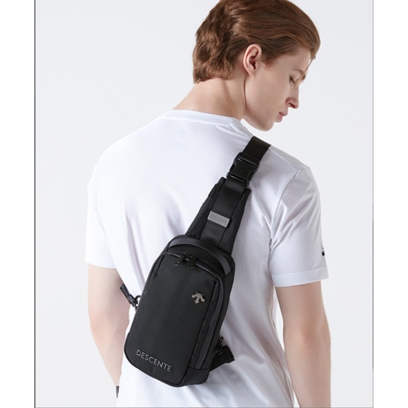 DESCENTE/迪桑特25年新款中号斜挎包男女同款韩版SQ123UBG10