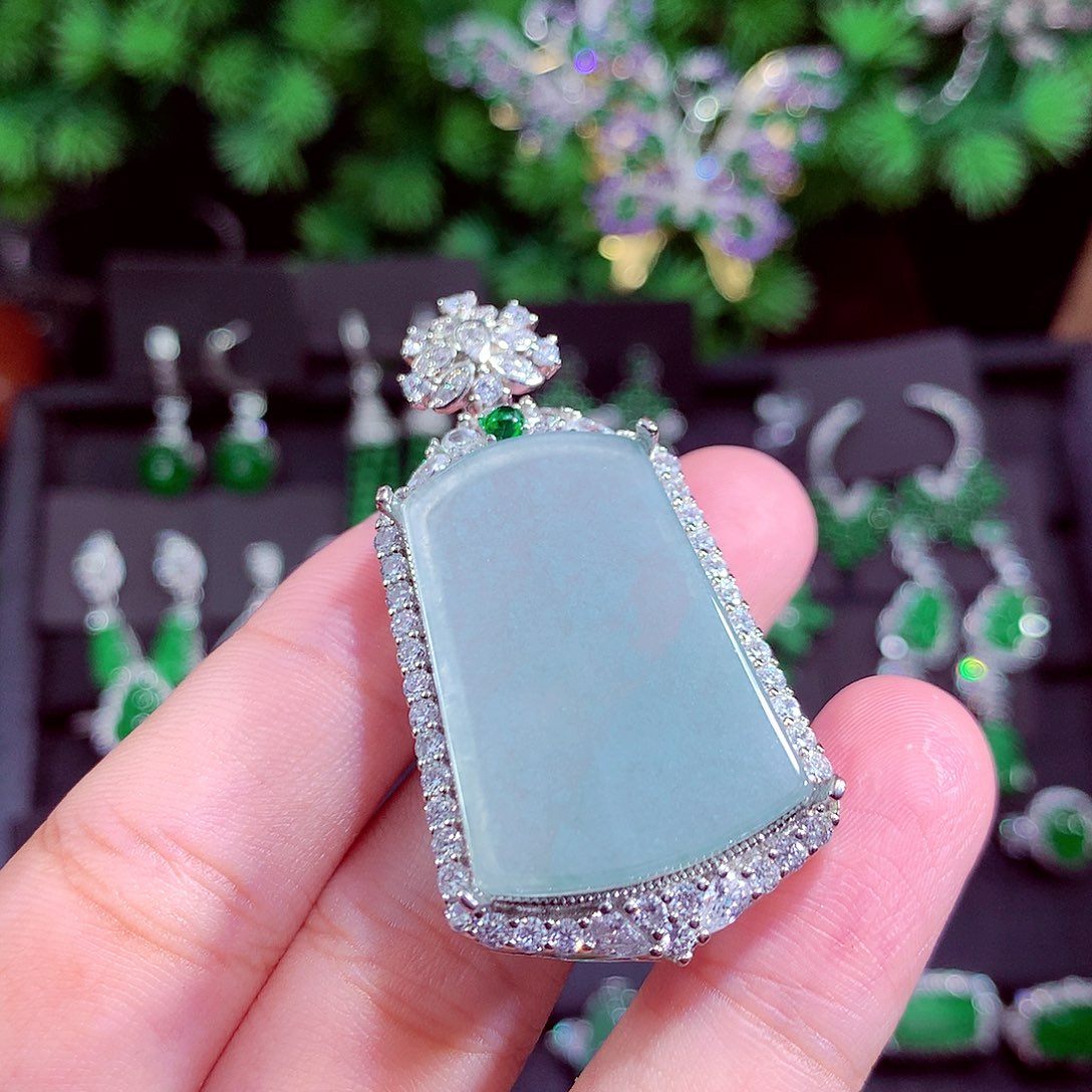 颈饰未镶嵌翡翠天然