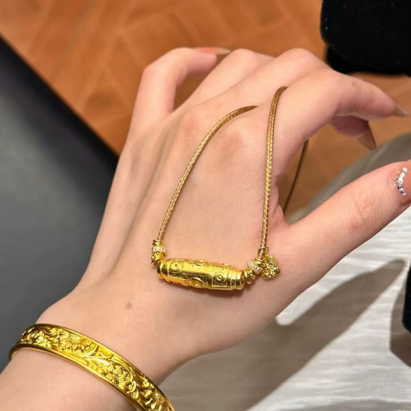 合金布艺吊坠 圆筒九眼天珠吊坠项链女轻奢百搭锁骨链