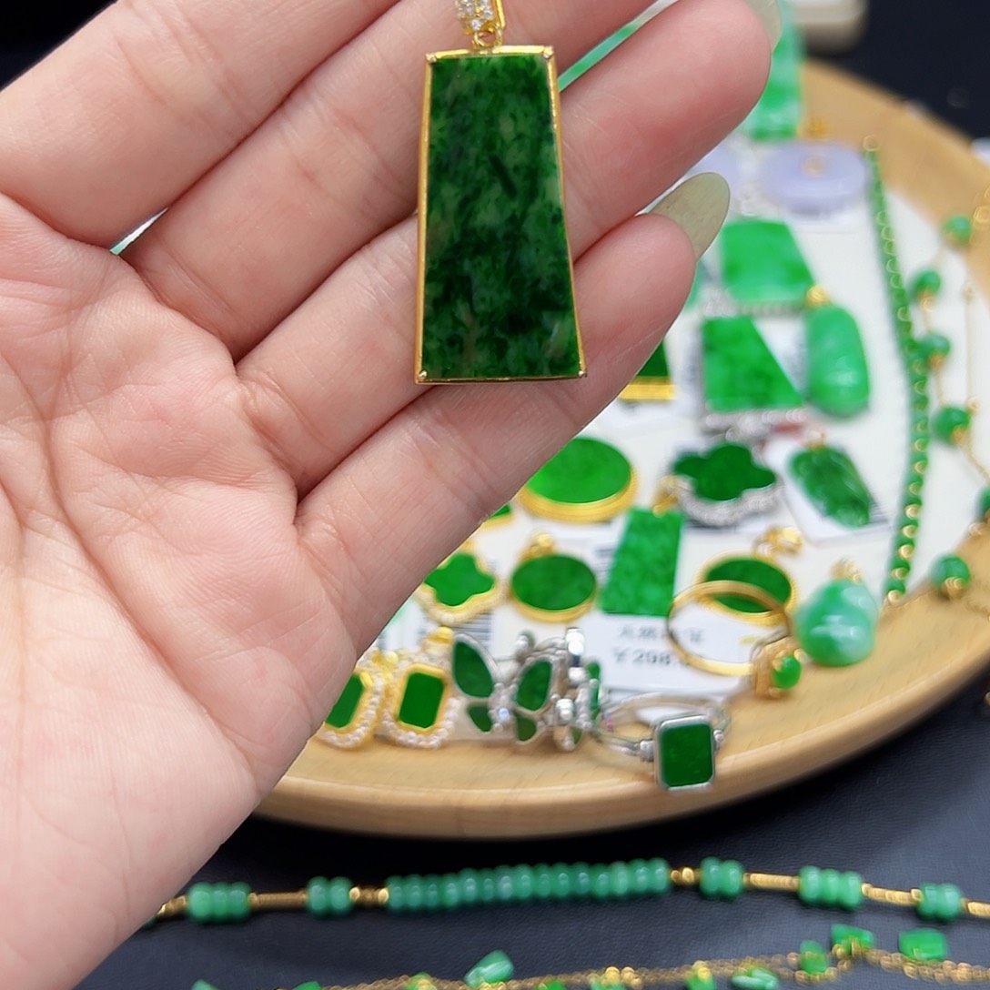 翡翠颈饰银S925镶嵌天然缅料A货一件
