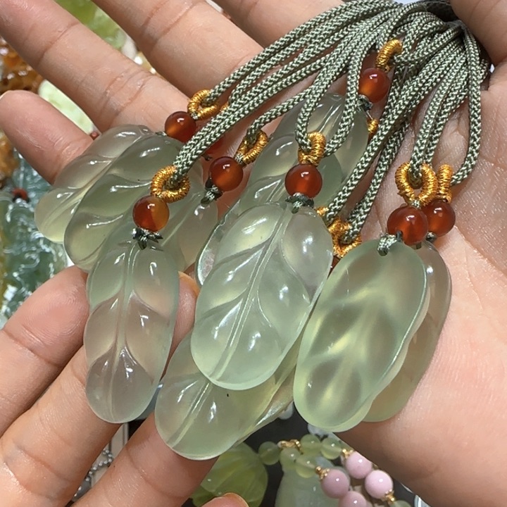 蛇纹石玉未镶嵌吊坠