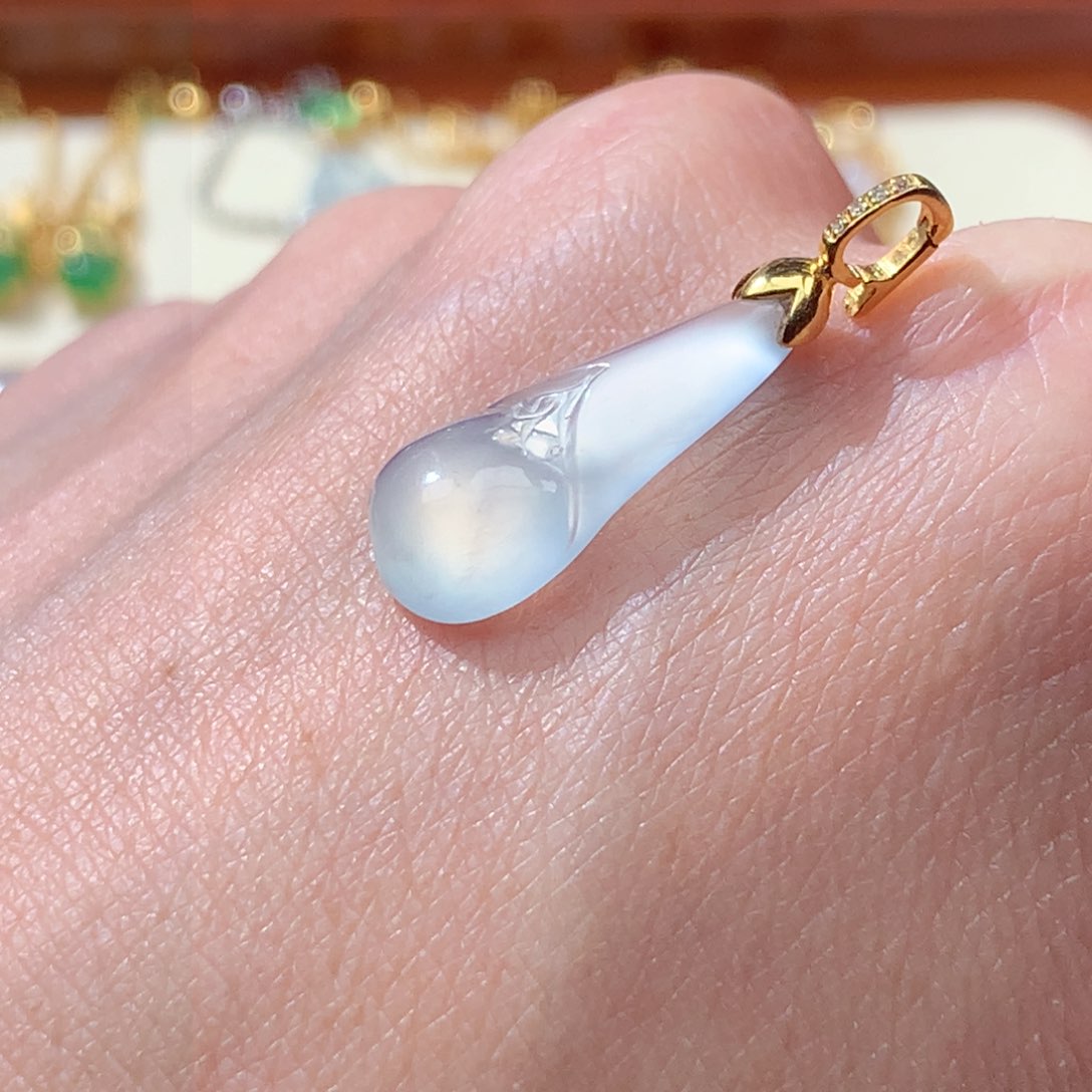 翡翠颈饰18K金镶嵌翡翠