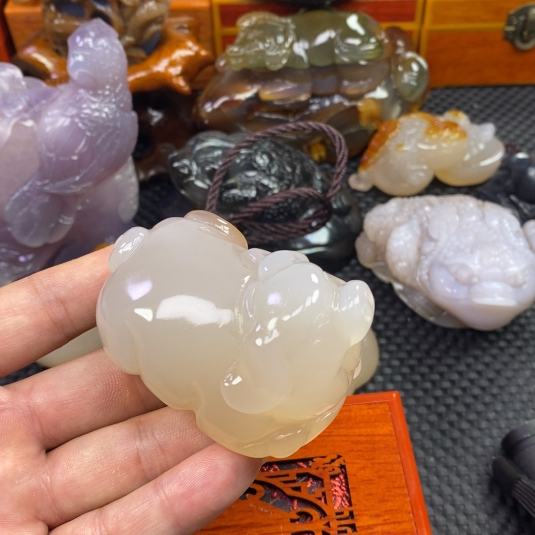 玛瑙/玉髓手把件未镶嵌必*顺